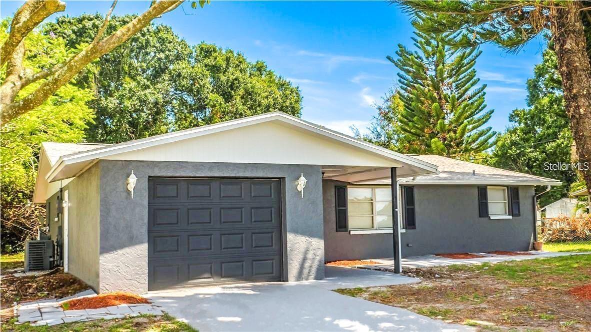 Photo one of 21 Southland Rd Venice FL 34293 | MLS S5095961