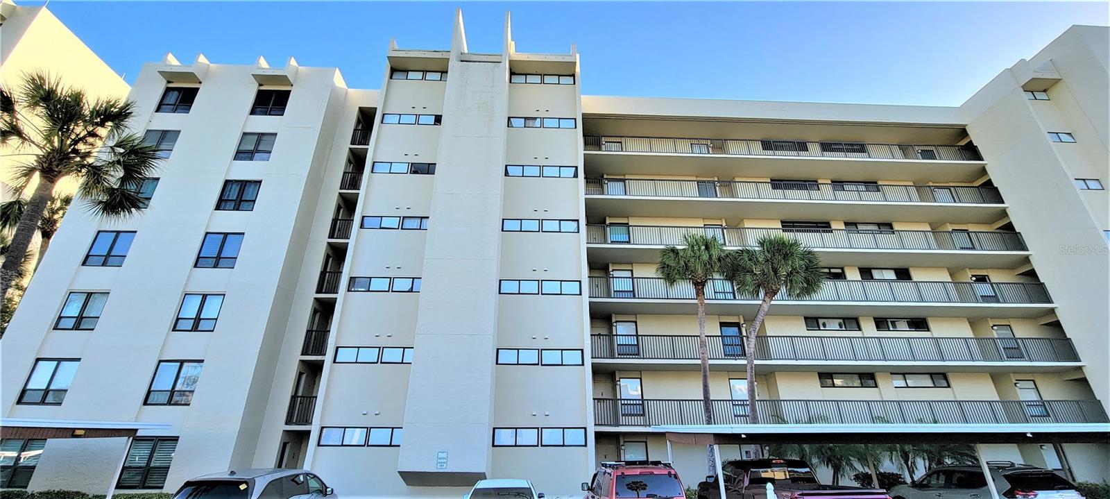 Photo one of 2617 Cove Cay Dr # 107 Clearwater FL 33760 | MLS T3436061