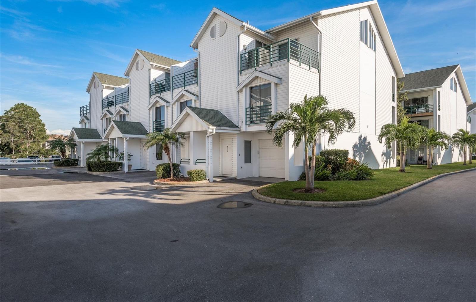 Photo one of 320 Island Way # 303 Clearwater FL 33767 | MLS T3451414