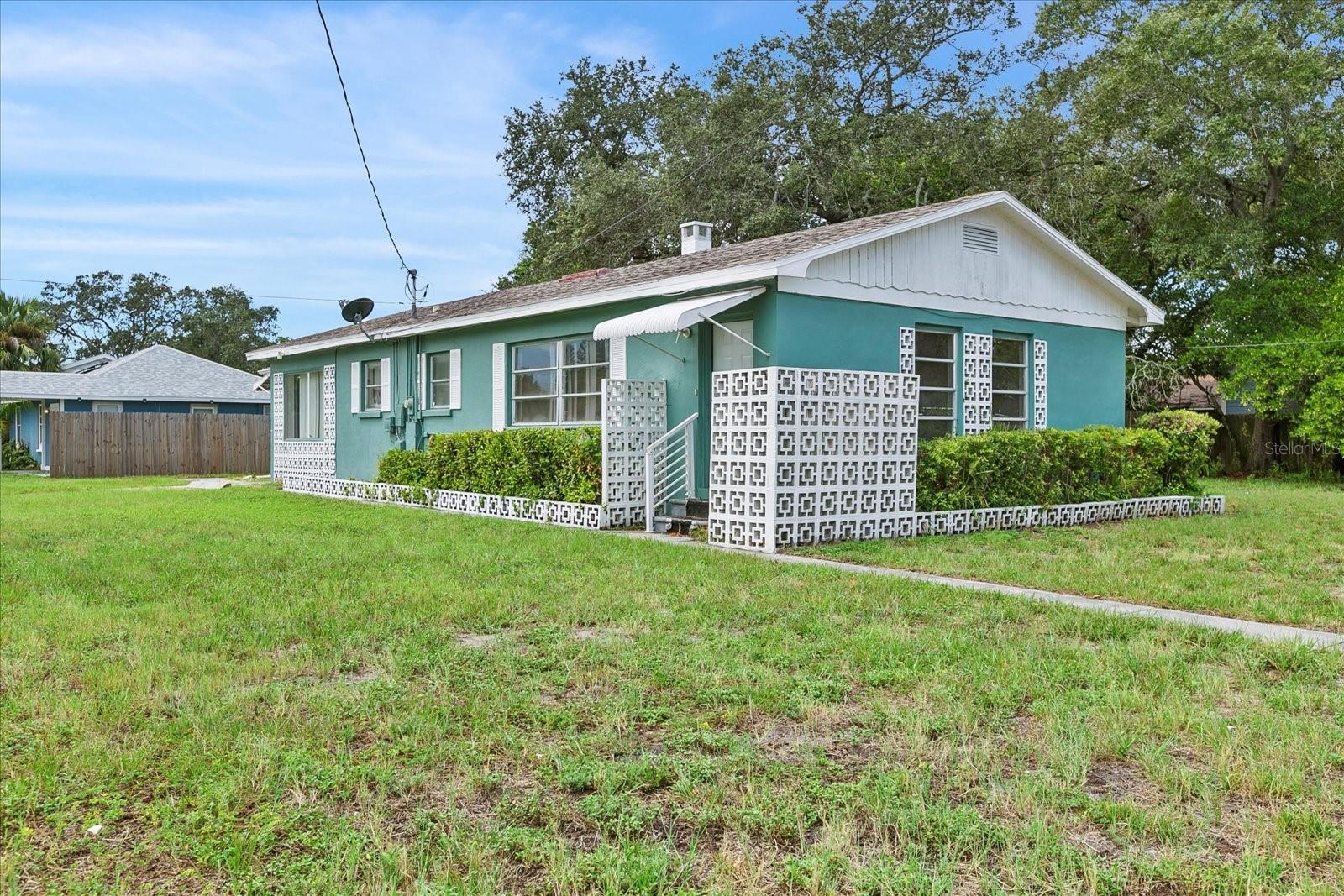 Photo one of 1161 Howard St Clearwater FL 33756 | MLS T3468674