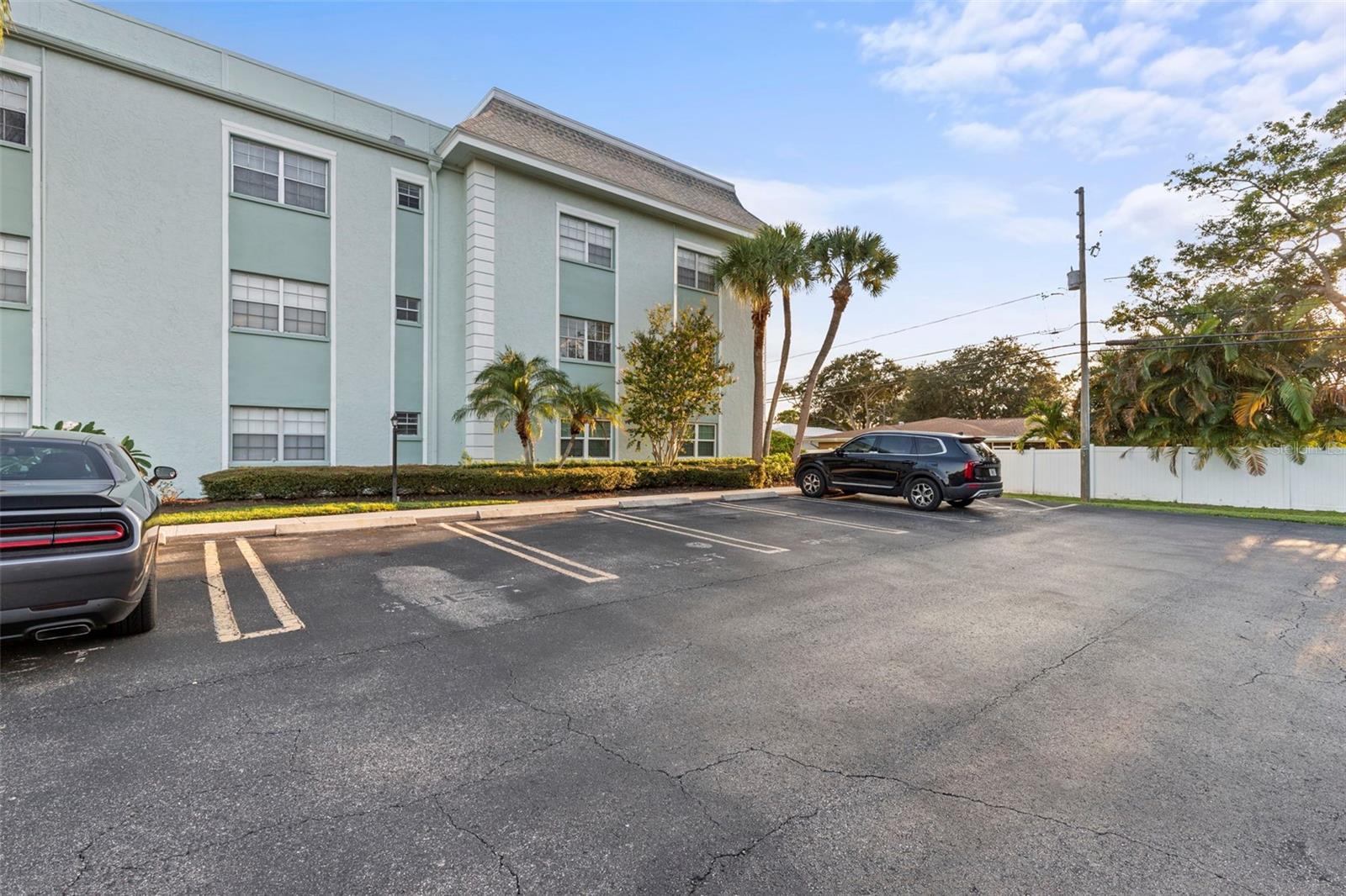 Photo one of 1706 Belleair Forest Dr # 114 Belleair FL 33756 | MLS T3470798