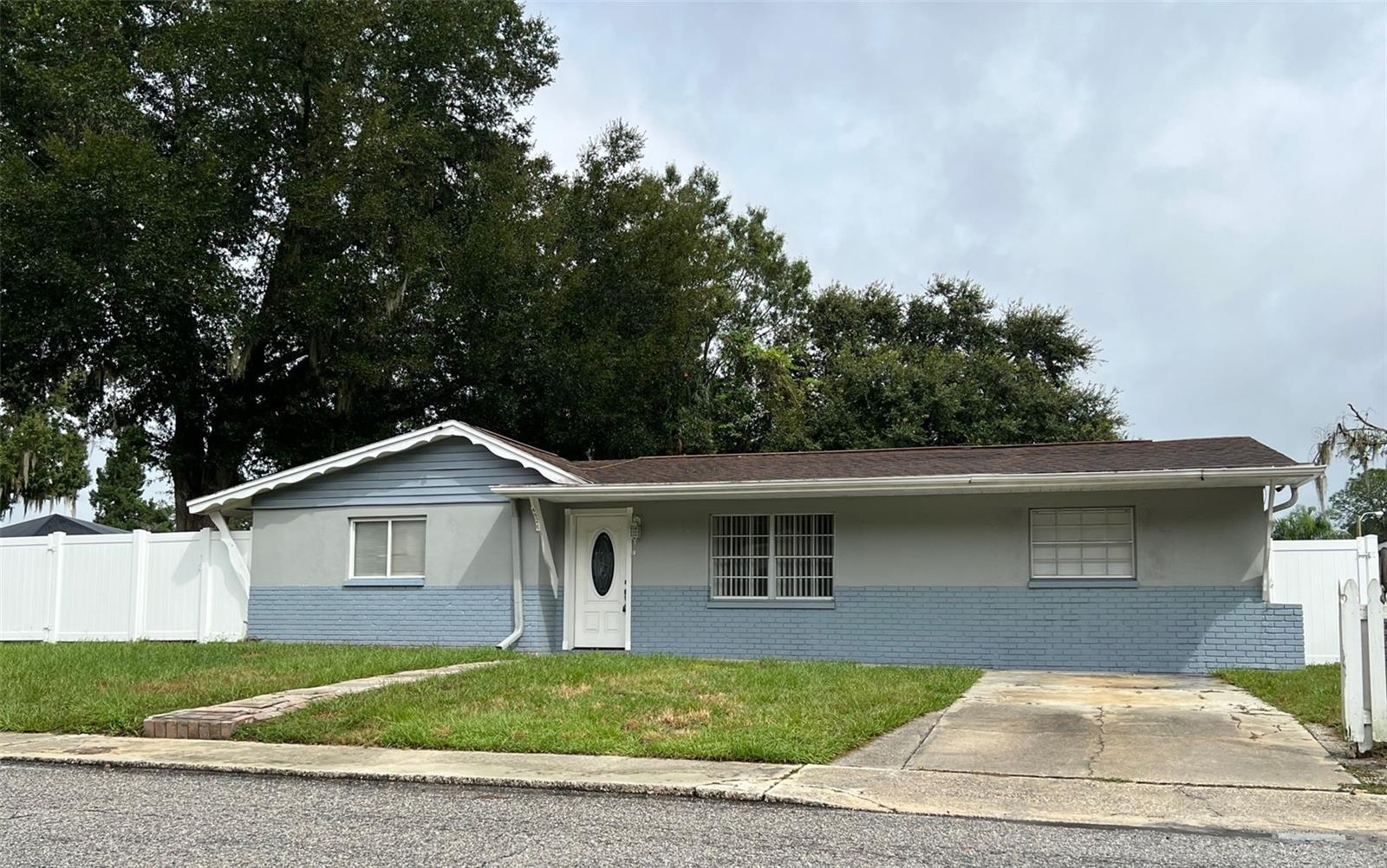 Photo one of 4926 Billy Direct Ln Lutz FL 33559 | MLS T3477210