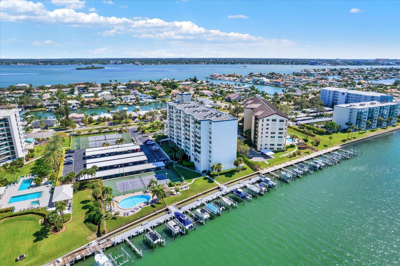 Photo one of 660 Island Way # 502 Clearwater FL 33767 | MLS T3480212