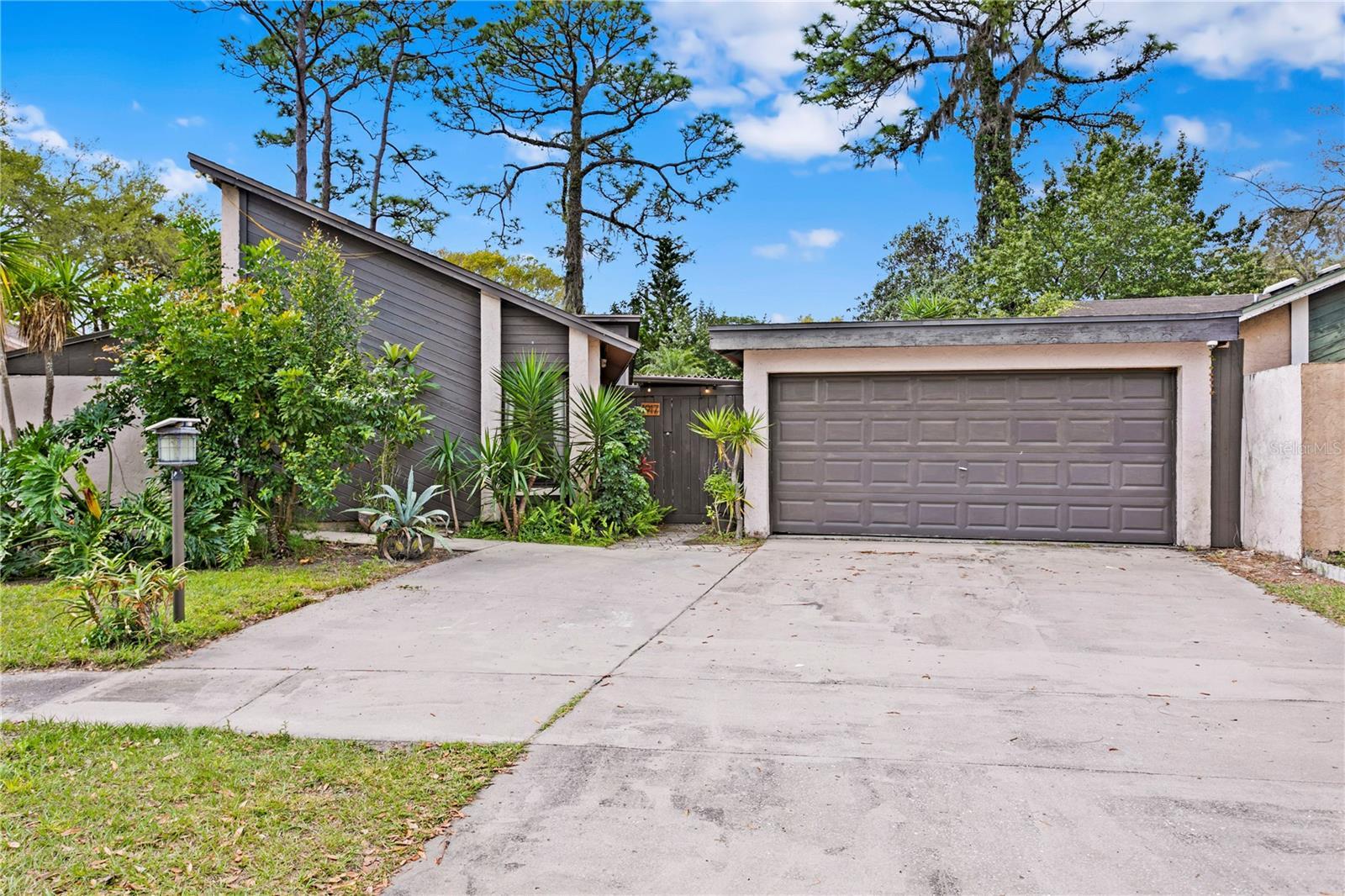 Photo one of 1917 Gregory Dr Tampa FL 33613 | MLS T3484872