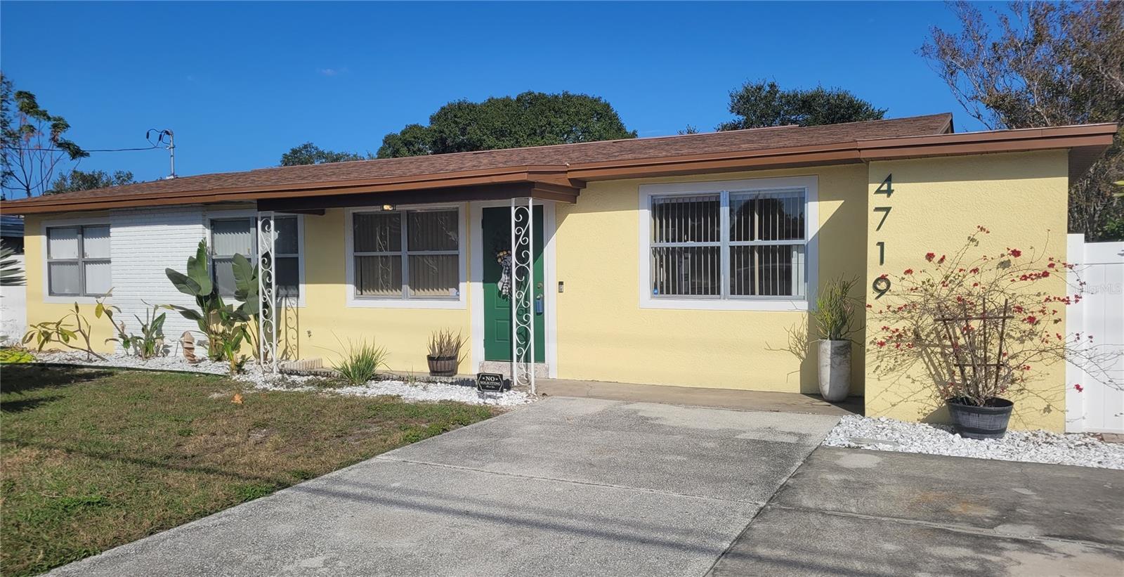 Photo one of 4719 W Montgomery Ave Tampa FL 33616 | MLS T3486768