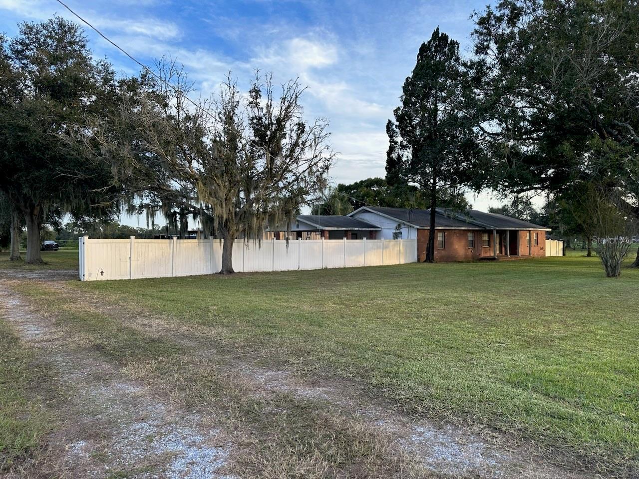 Photo one of 3902 Drawdy Rd Plant City FL 33567 | MLS T3489590