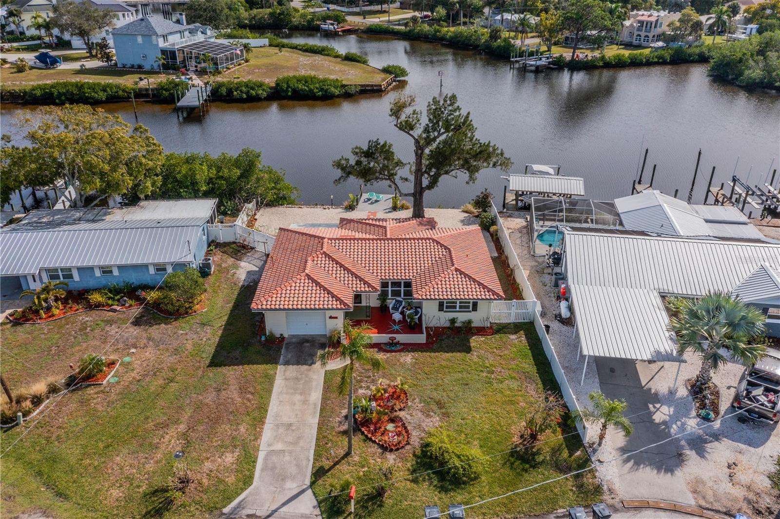 Photo one of 105 6Th Nw St Ruskin FL 33570 | MLS T3491253
