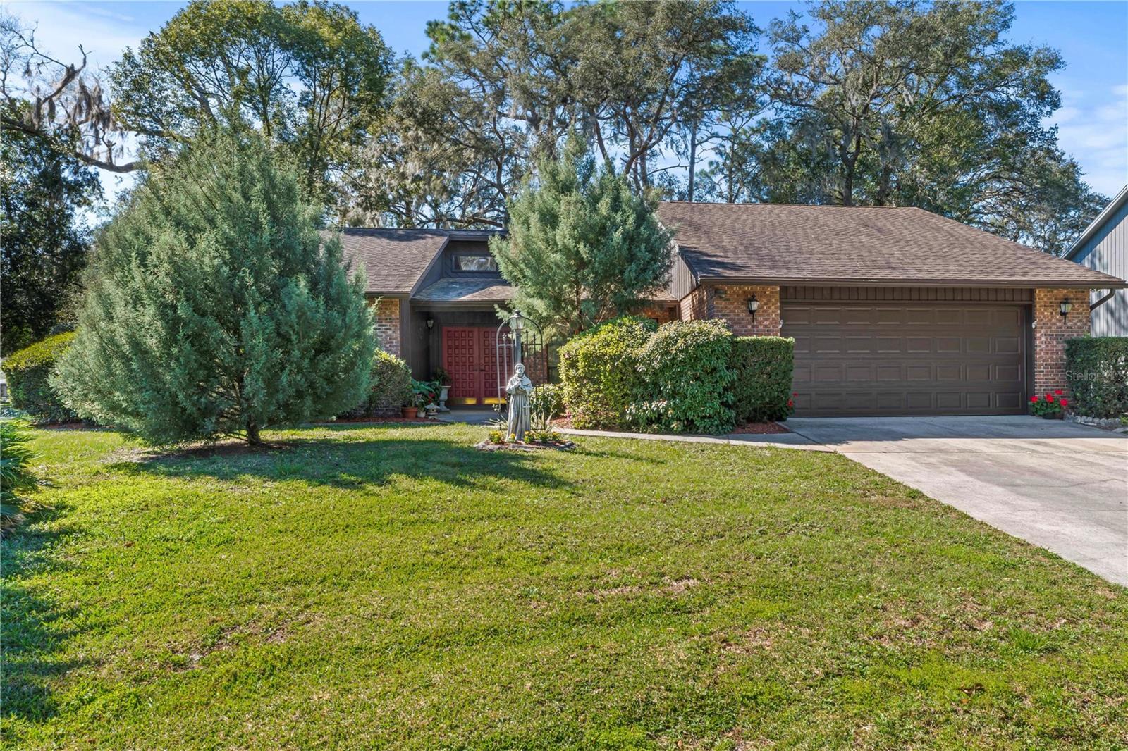 Photo one of 34454 Cedarfield Dr Dade City FL 33523 | MLS T3501709