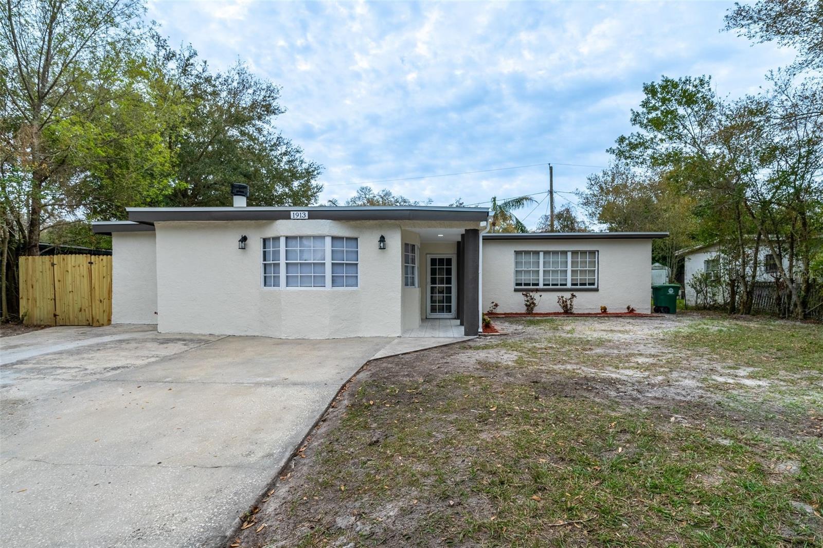 Photo one of 1913 E Broad St Tampa FL 33610 | MLS T3505135