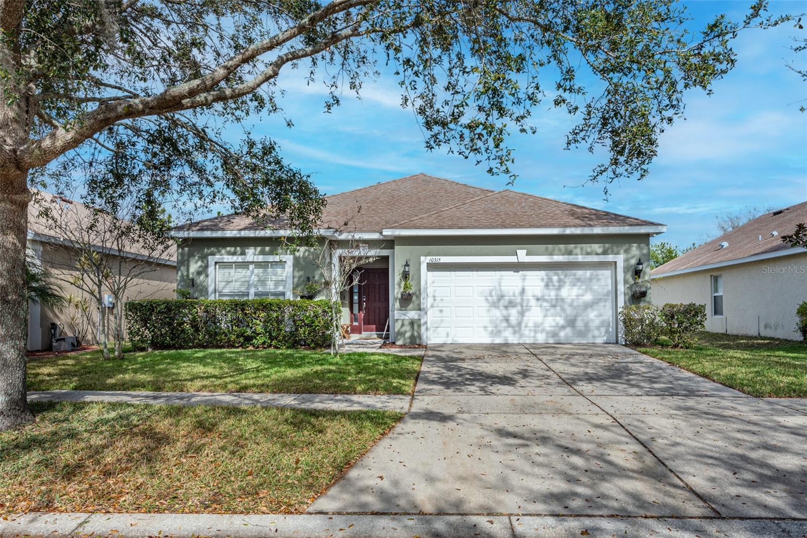 Photo one of 10315 Celtic Ash Dr Ruskin FL 33573 | MLS T3505276