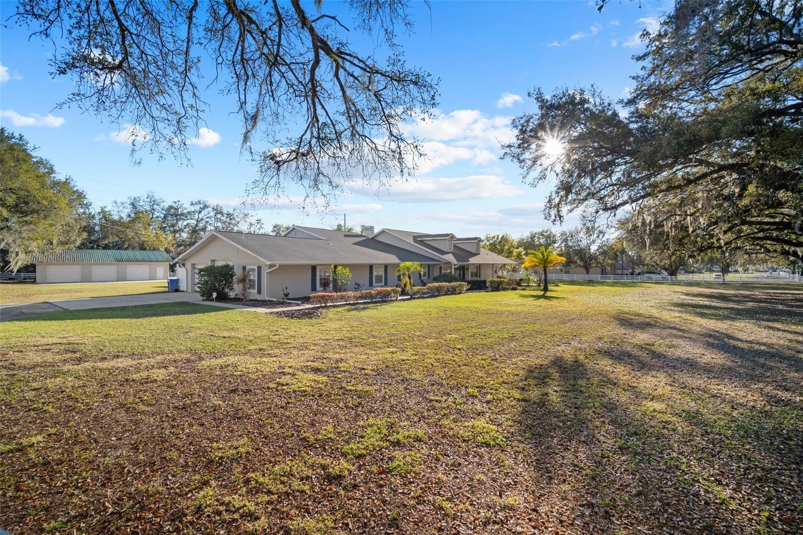 Photo one of 2821 Crosby Rd Valrico FL 33594 | MLS T3506489