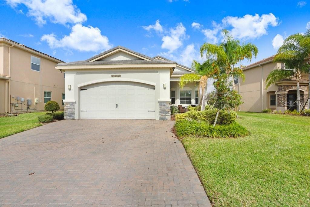 Photo one of 30737 Lindentree Dr Wesley Chapel FL 33543 | MLS T3506732