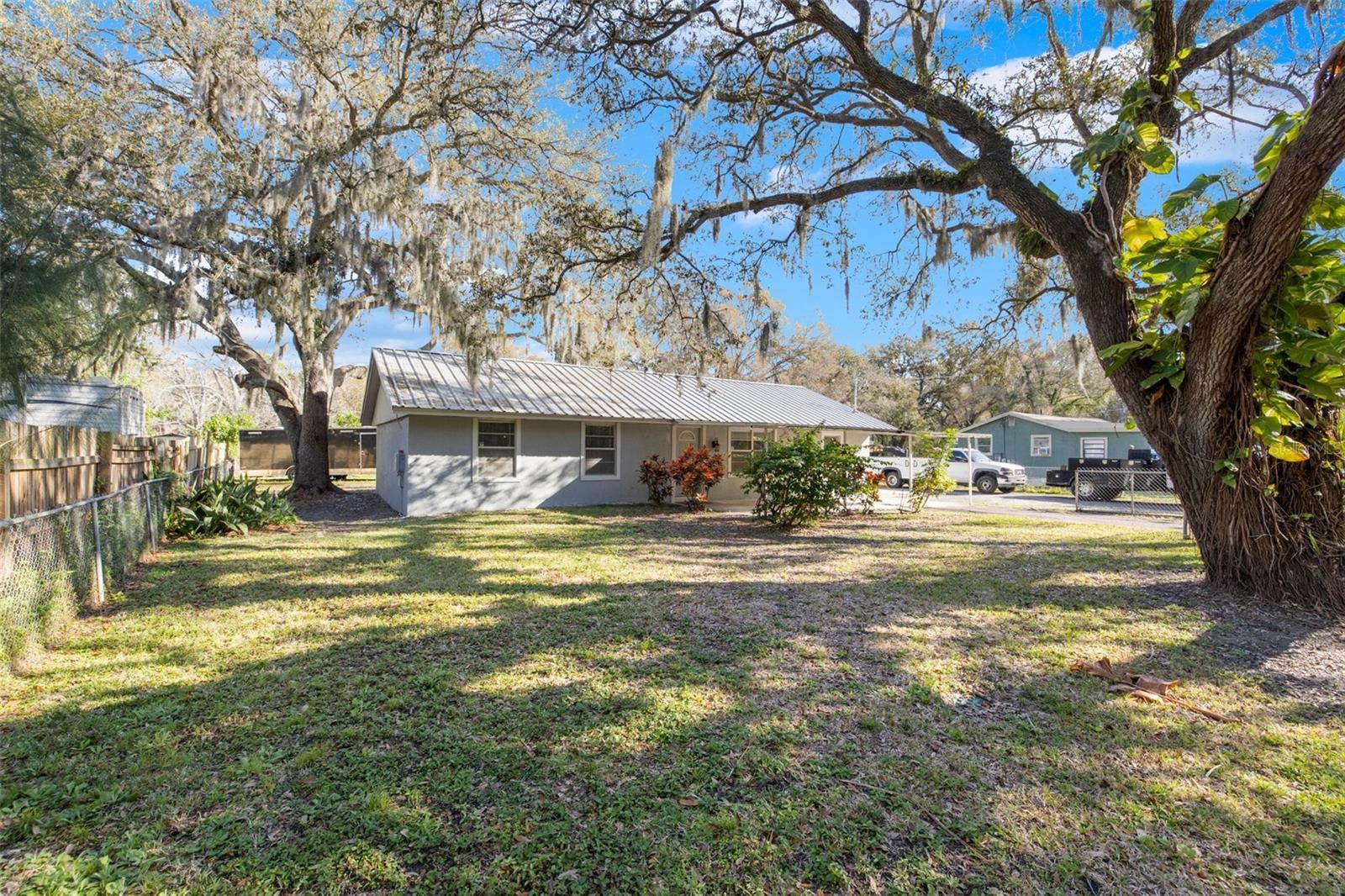 Photo one of 702 6Th Se Ave Ruskin FL 33570 | MLS T3506856