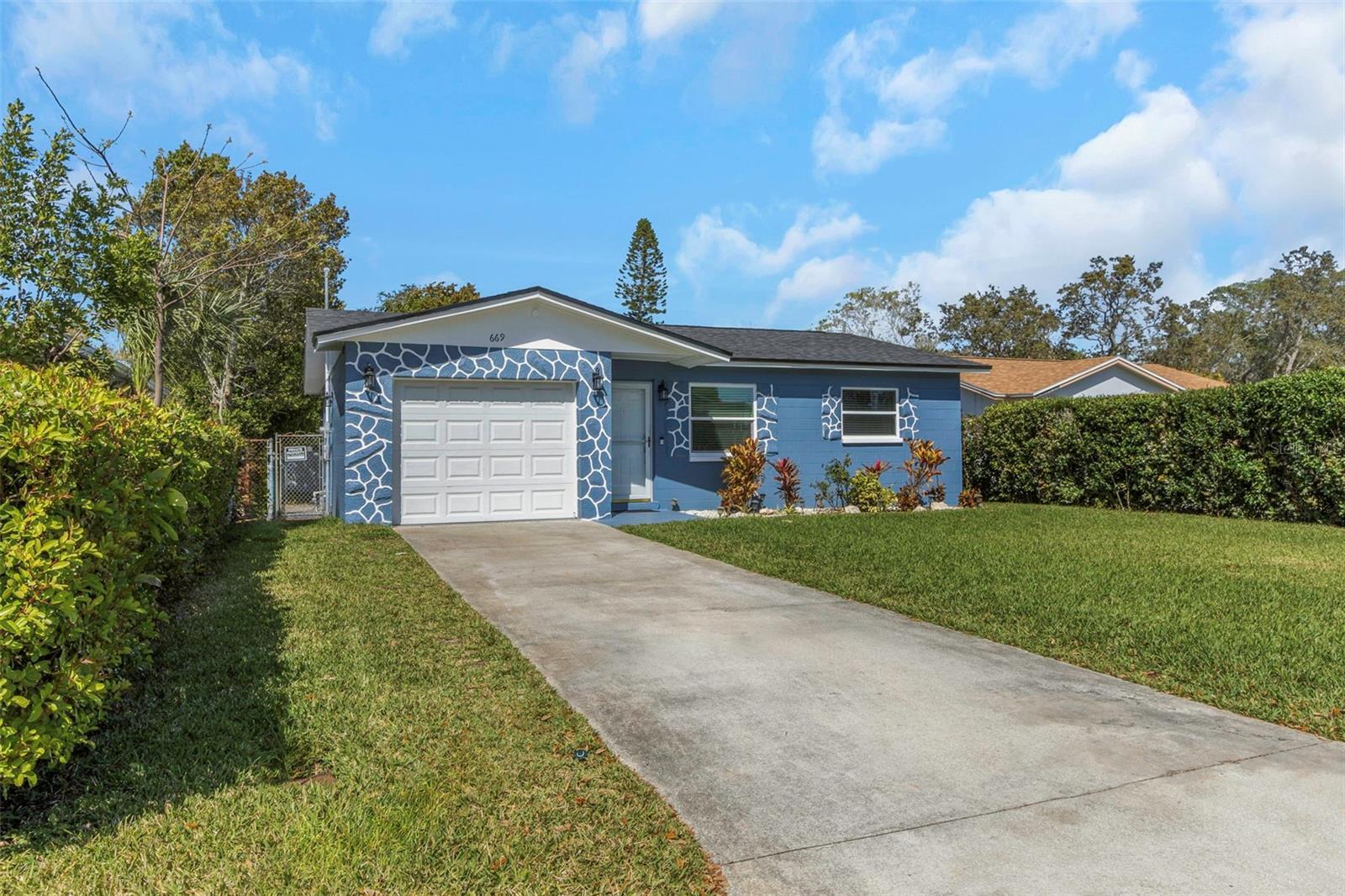 Photo one of 669 51St S Ave St Petersburg FL 33705 | MLS T3508564