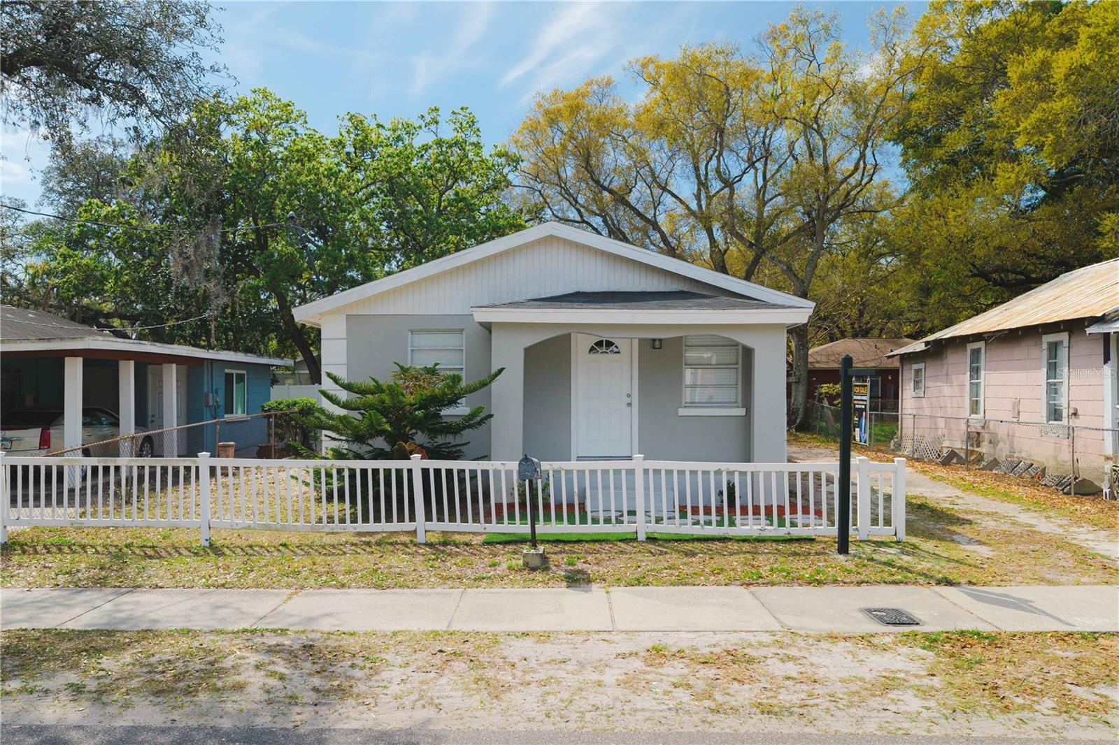 Photo one of 2619 E Chelsea St Tampa FL 33610 | MLS T3508791