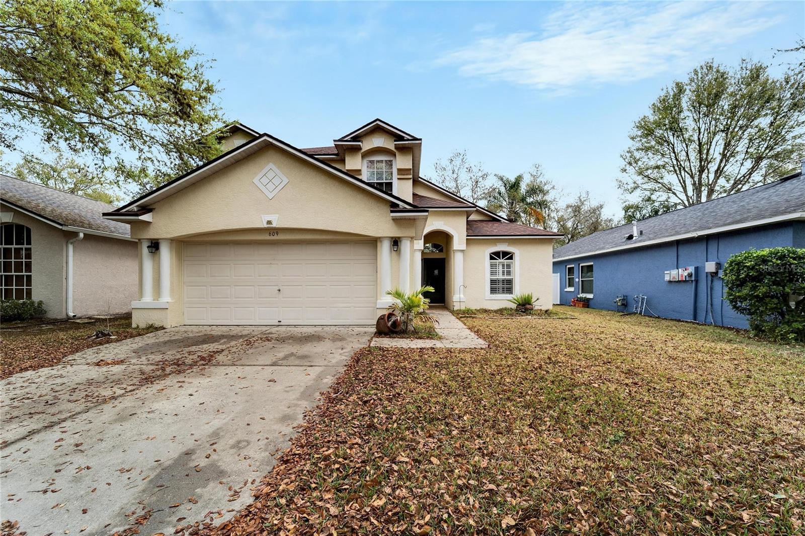 Photo one of 609 Somerstone Dr Valrico FL 33594 | MLS T3509395