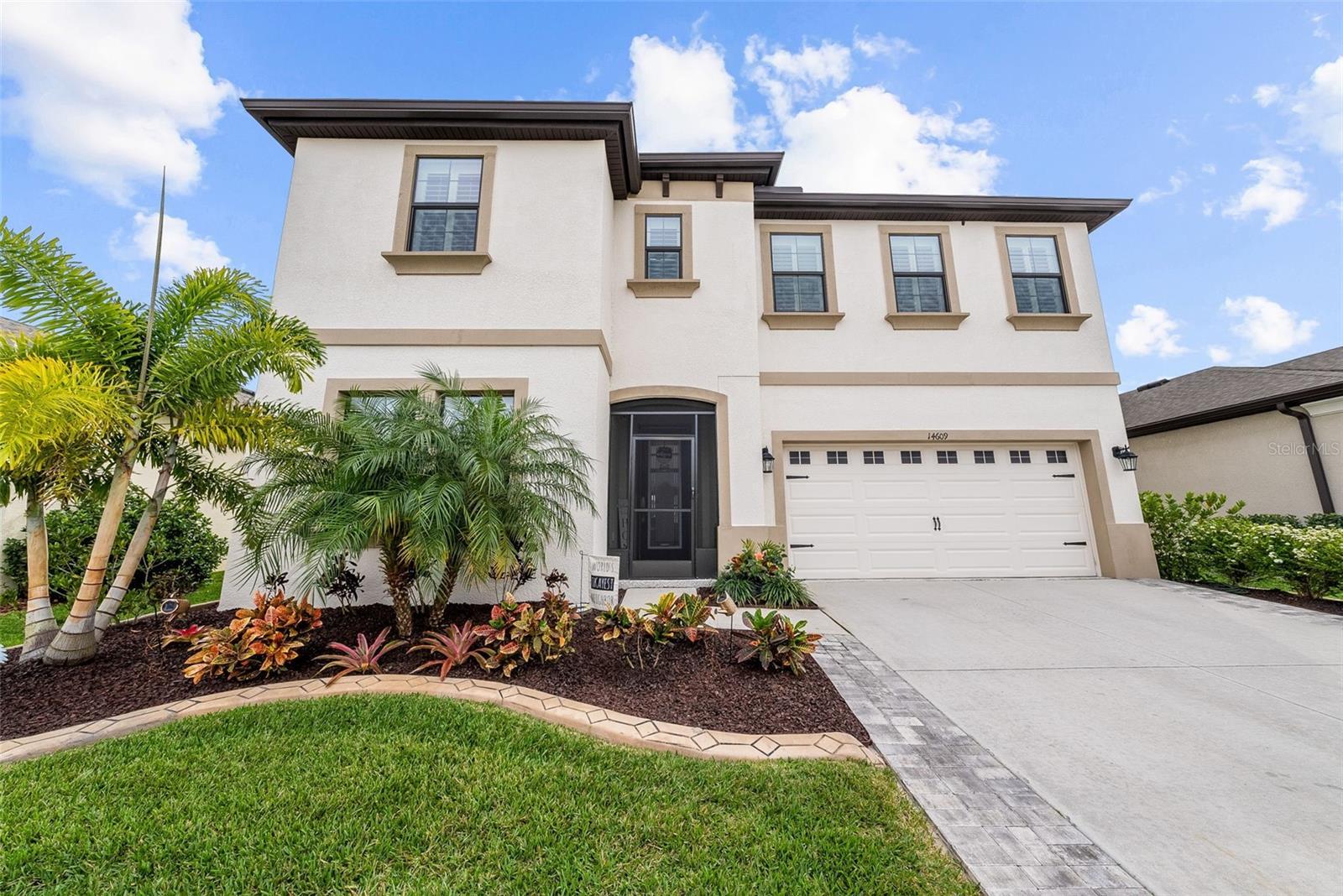 Photo one of 14609 Red Castle Ave Lithia FL 33547 | MLS T3509594