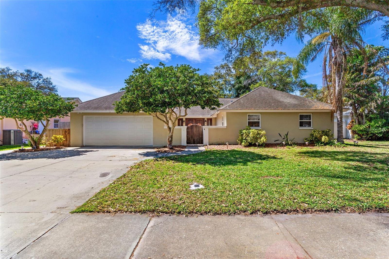 Photo one of 1880 Oak Forest E Dr Clearwater FL 33759 | MLS T3510186