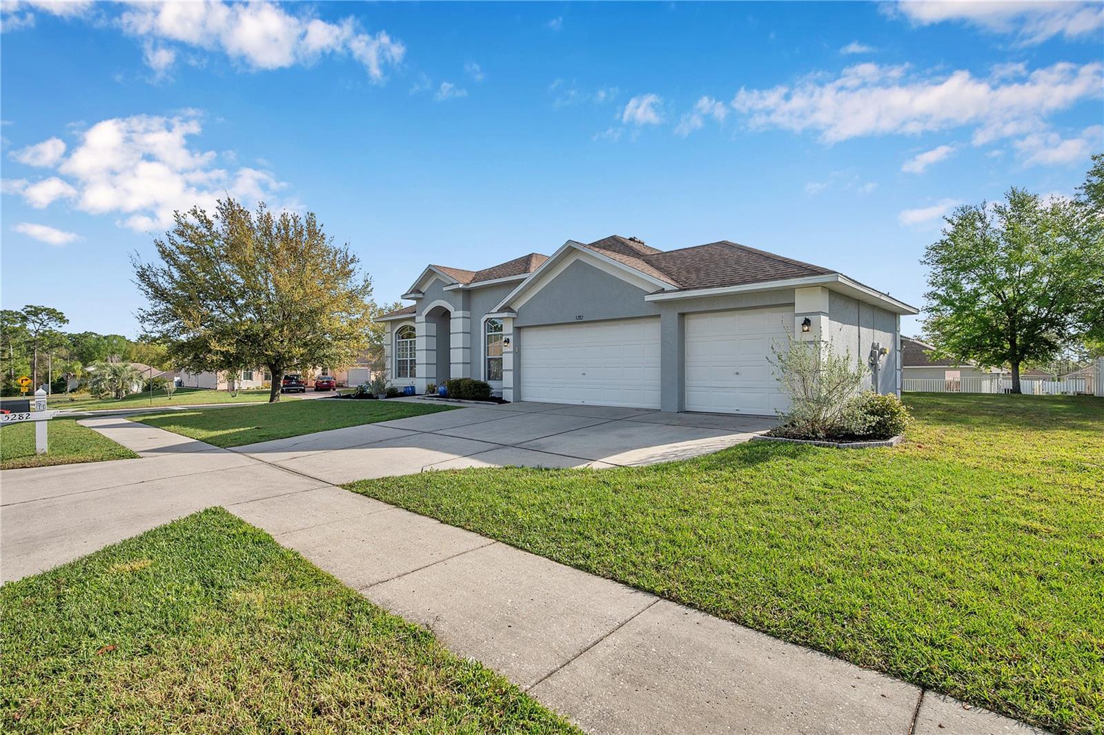 Photo one of 5282 Brackenwood Dr Spring Hill FL 34609 | MLS T3510525