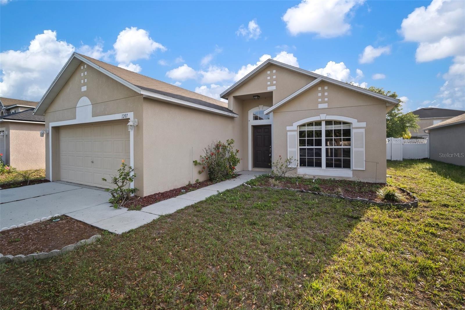 Photo one of 1207 Alhambra Crest Dr Ruskin FL 33570 | MLS T3510810