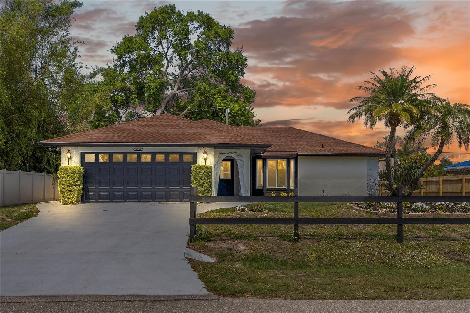 Photo one of 1208 Ruby Rd Venice FL 34293 | MLS T3510993
