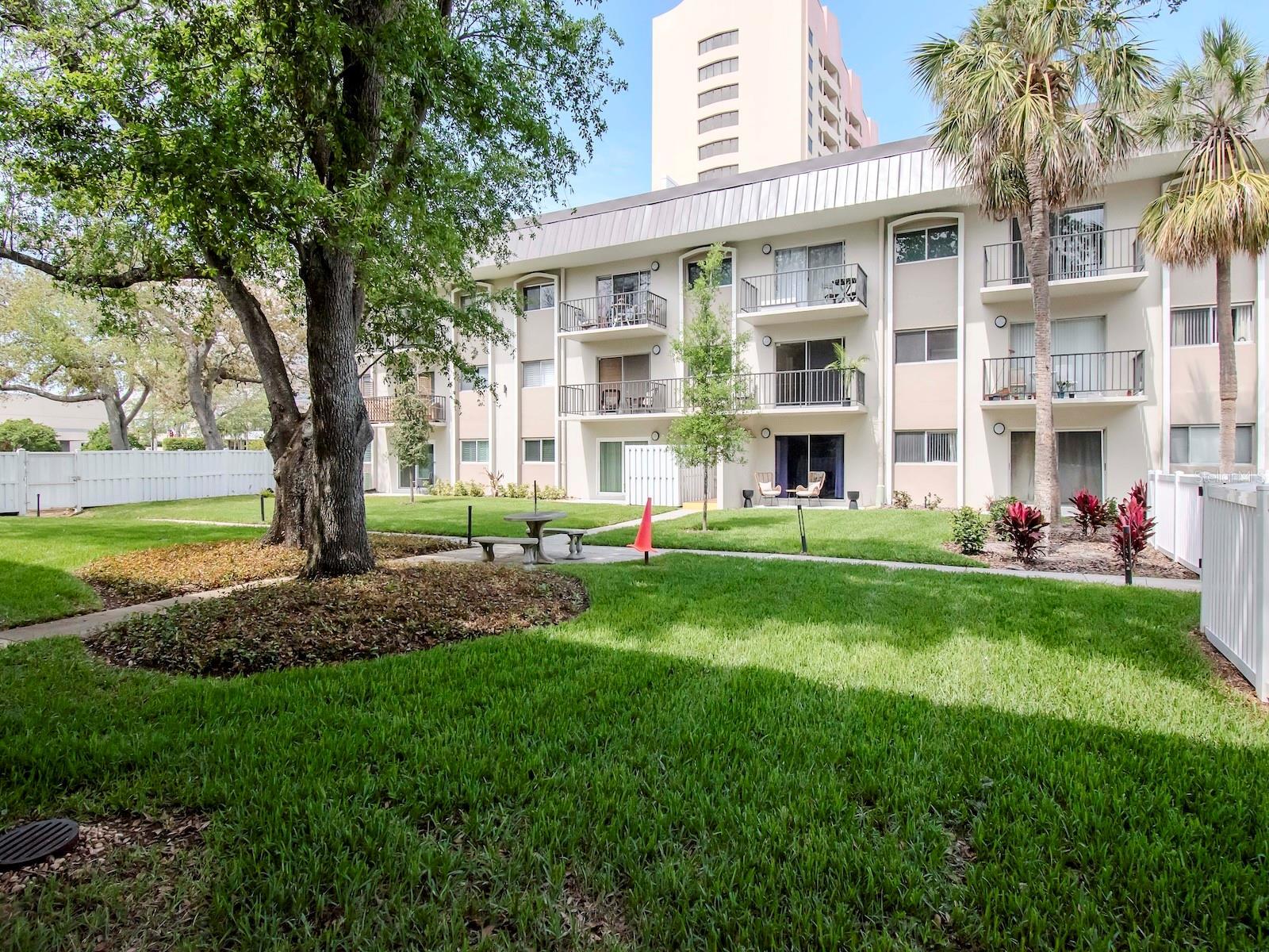 Photo one of 4611 W Fig St # 103 Tampa FL 33609 | MLS T3511388