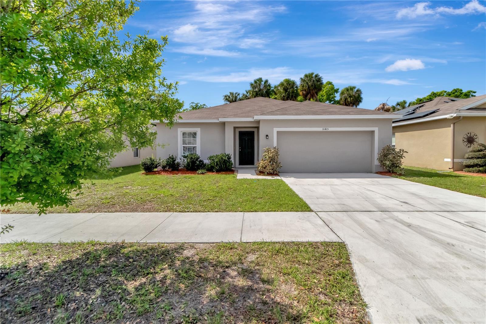 Photo one of 10415 Candleberry Woods Ln Gibsonton FL 33534 | MLS T3511624