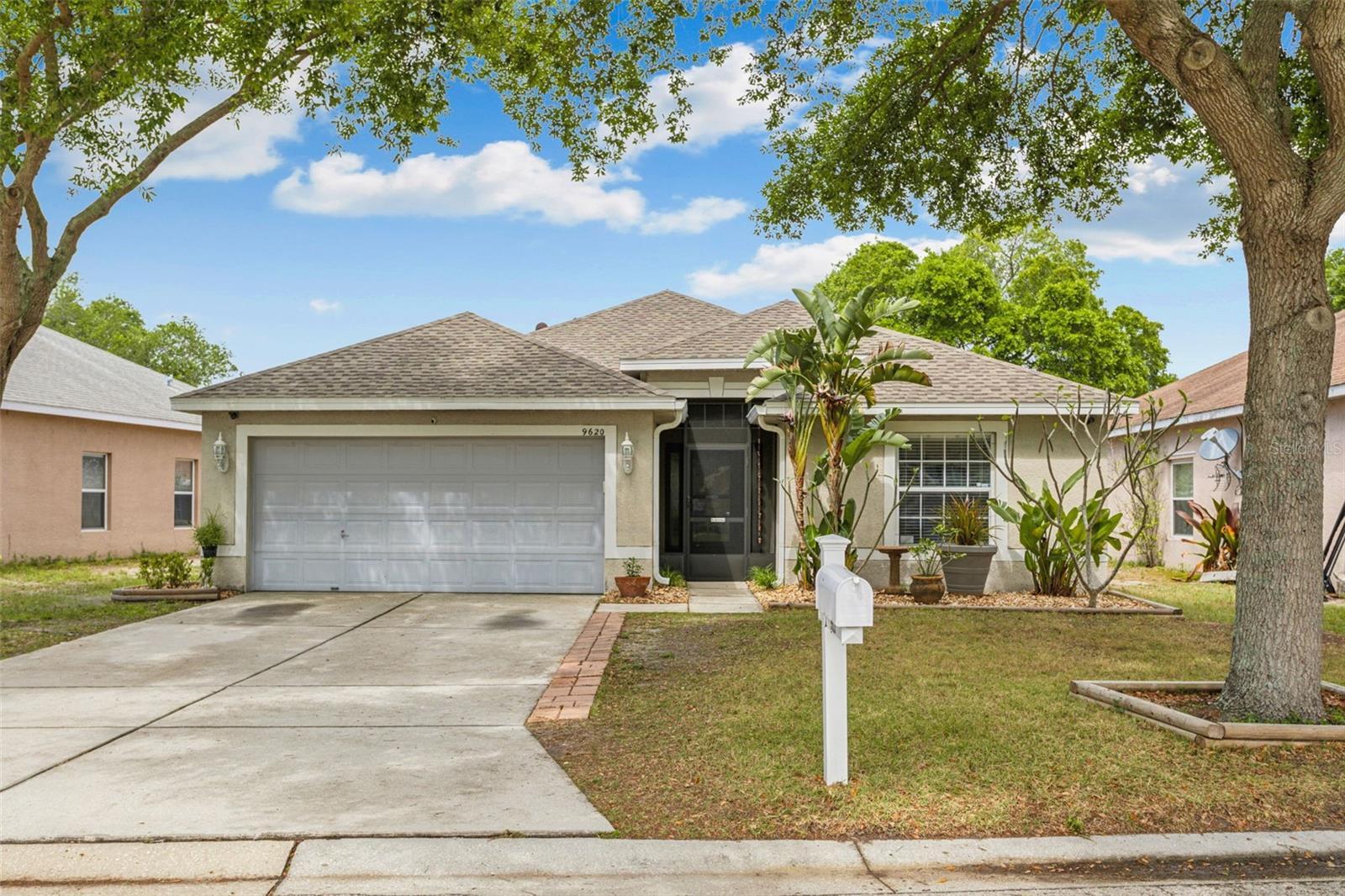Photo one of 9620 Cypress Harbor Dr Gibsonton FL 33534 | MLS T3512511