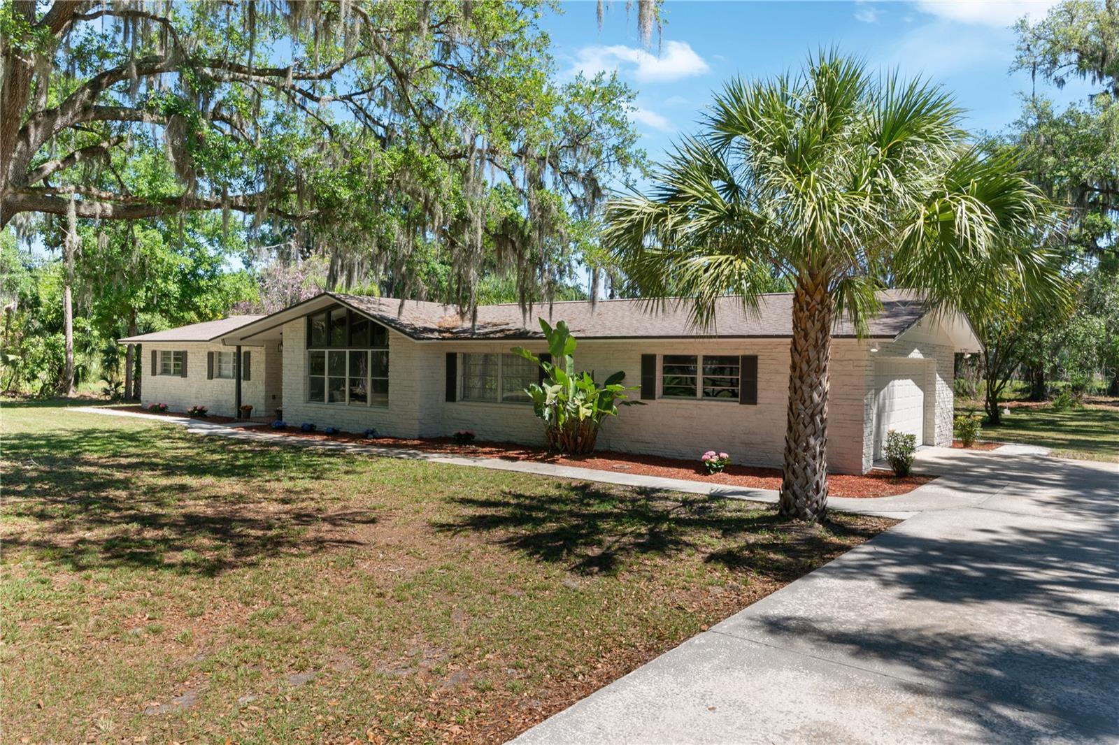 Photo one of 10620 S County Road 39 Lithia FL 33547 | MLS T3513144
