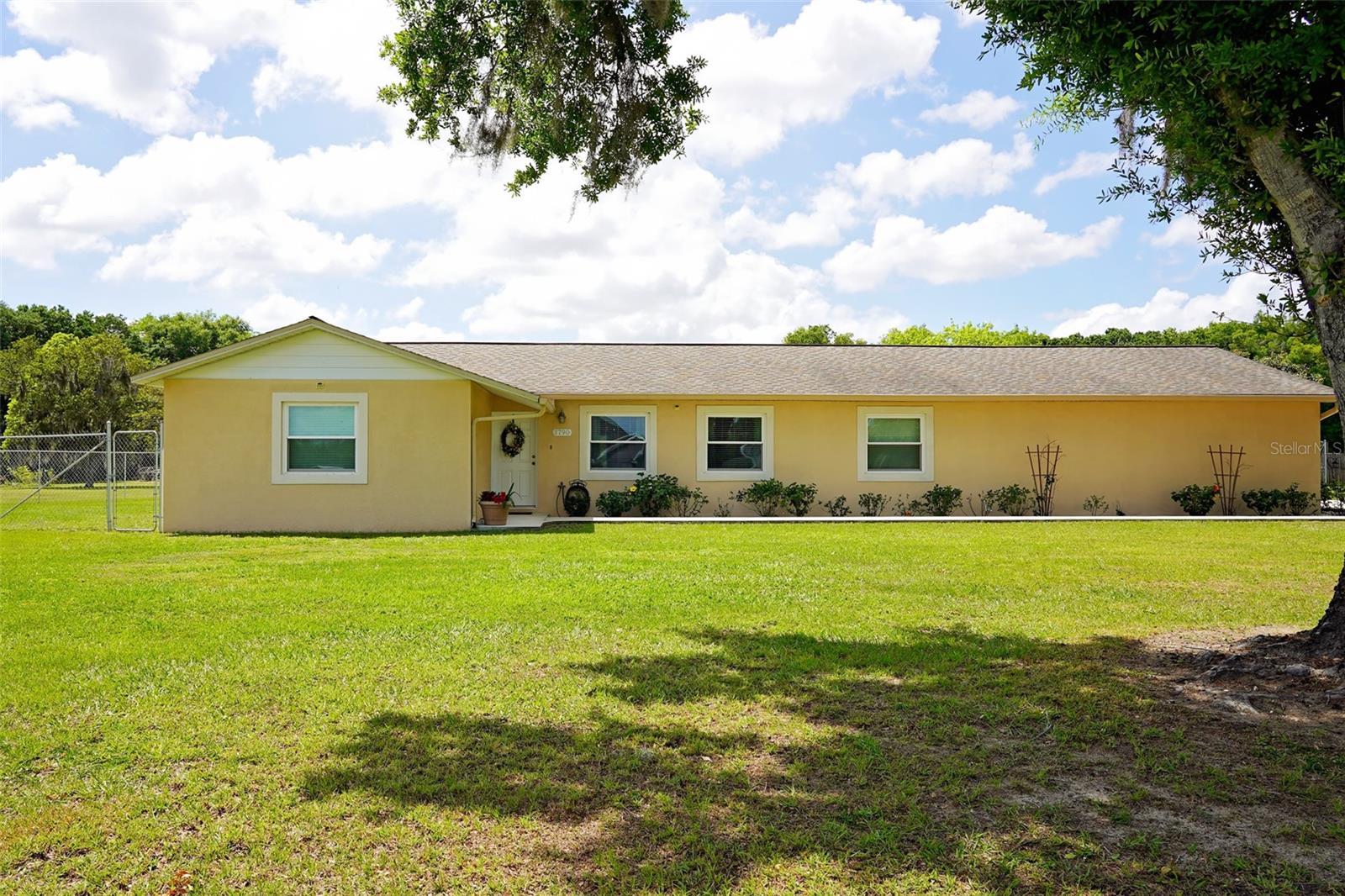 Photo one of 3790 Moores Lake Rd Dover FL 33527 | MLS T3513407