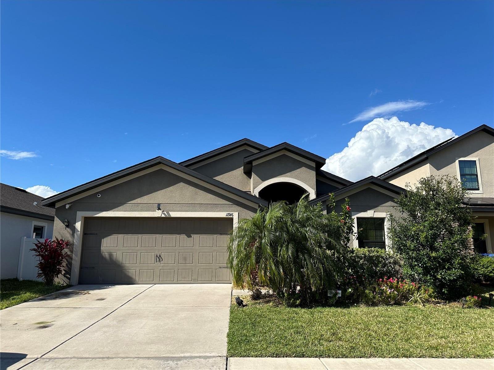 Photo one of 11916 Winterset Cove Dr Riverview FL 33579 | MLS T3513890