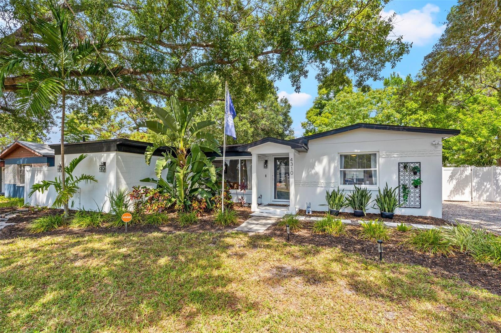 Photo one of 4310 S Clark Ave Tampa FL 33611 | MLS T3514188