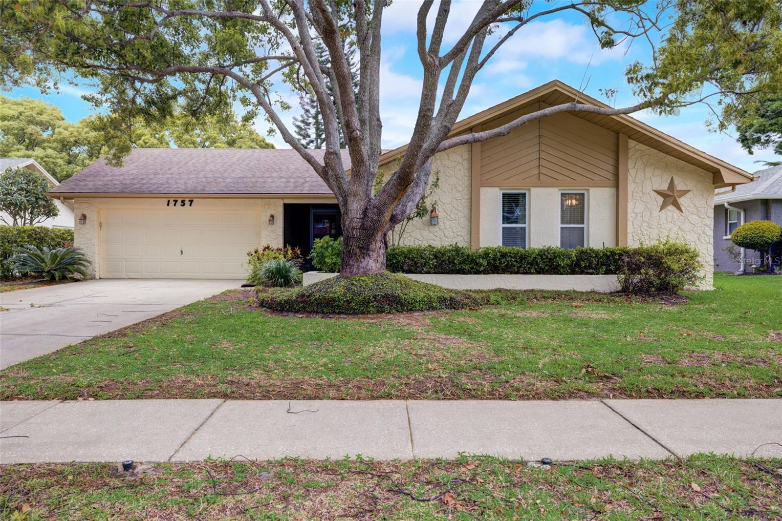 Photo one of 1757 Macdonnell Dr Palm Harbor FL 34684 | MLS T3514274