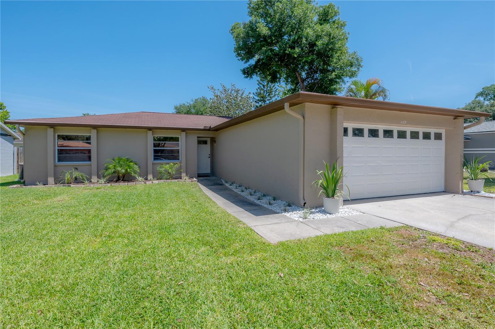 Photo one of 11105 Maxton N Way Pinellas Park FL 33782 | MLS T3514401