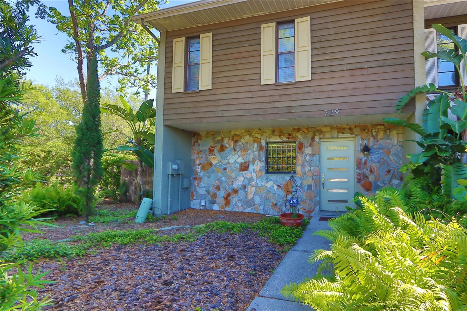 Photo one of 729 N Himes Ave Tampa FL 33609 | MLS T3514519