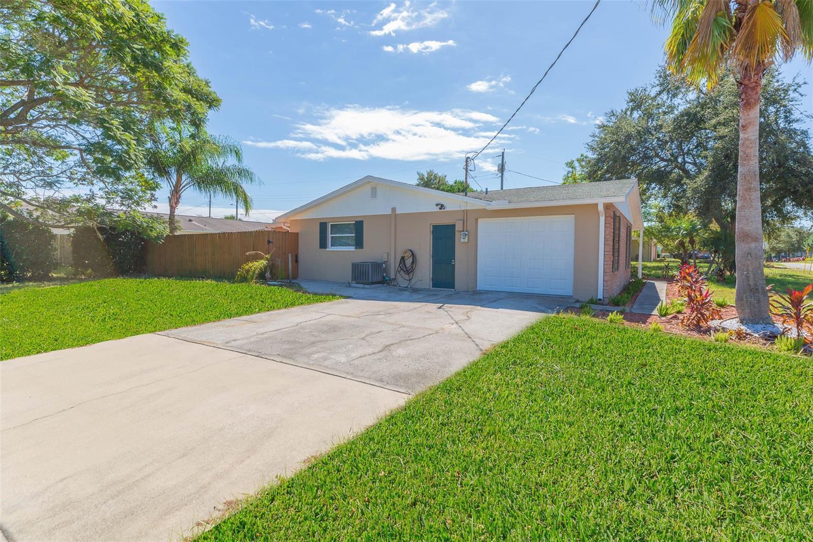 Photo one of 6820 Forest Ave New Port Richey FL 34653 | MLS T3515263