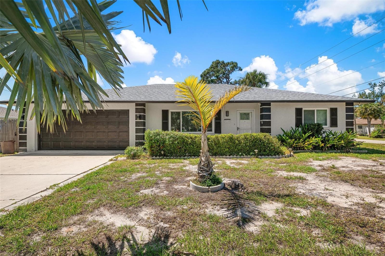 Photo one of 3310 Siesta Dr Venice FL 34293 | MLS T3515564