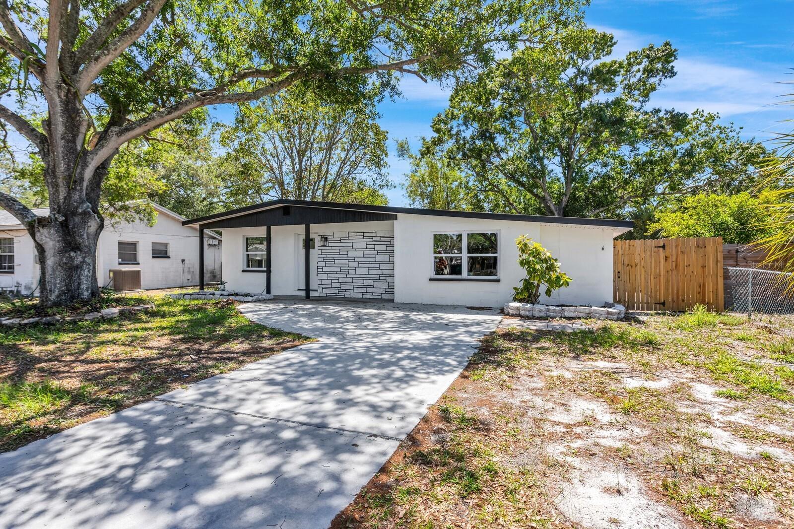 Photo one of 4340 Wallace Cir Tampa FL 33611 | MLS T3516356