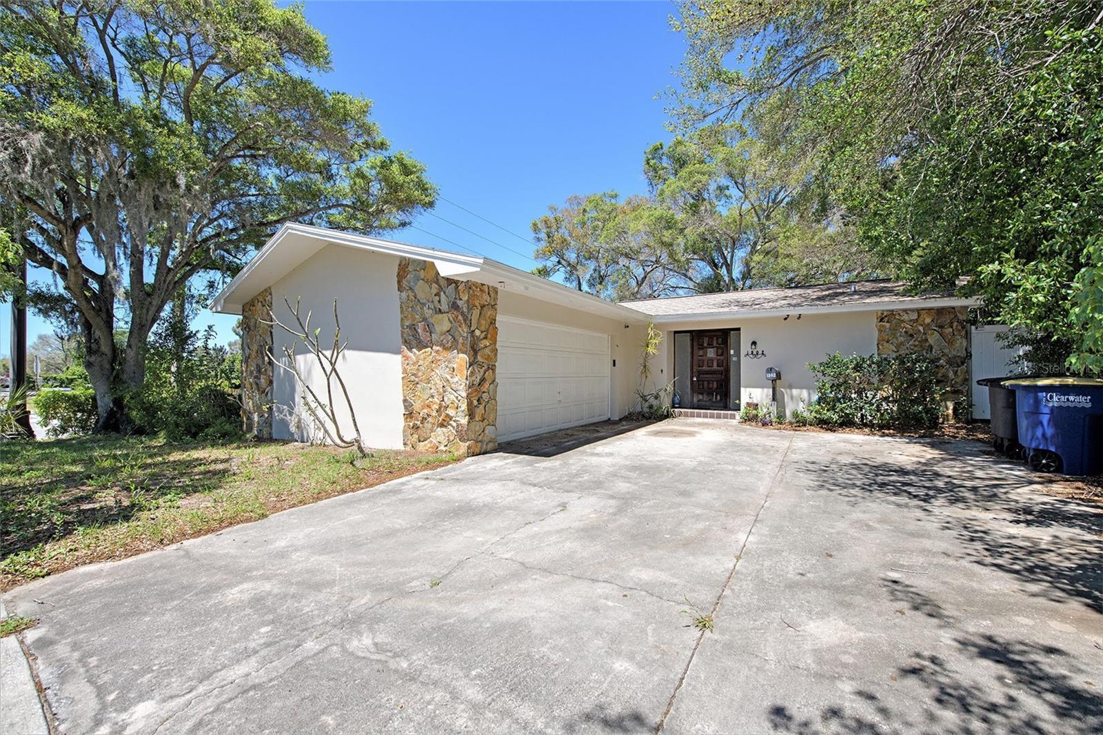 Photo one of 1502 Palmetto St Clearwater FL 33755 | MLS T3517798