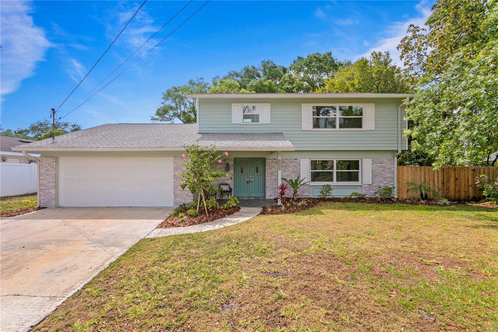 Photo one of 10514 Homestead Dr Tampa FL 33618 | MLS T3517843