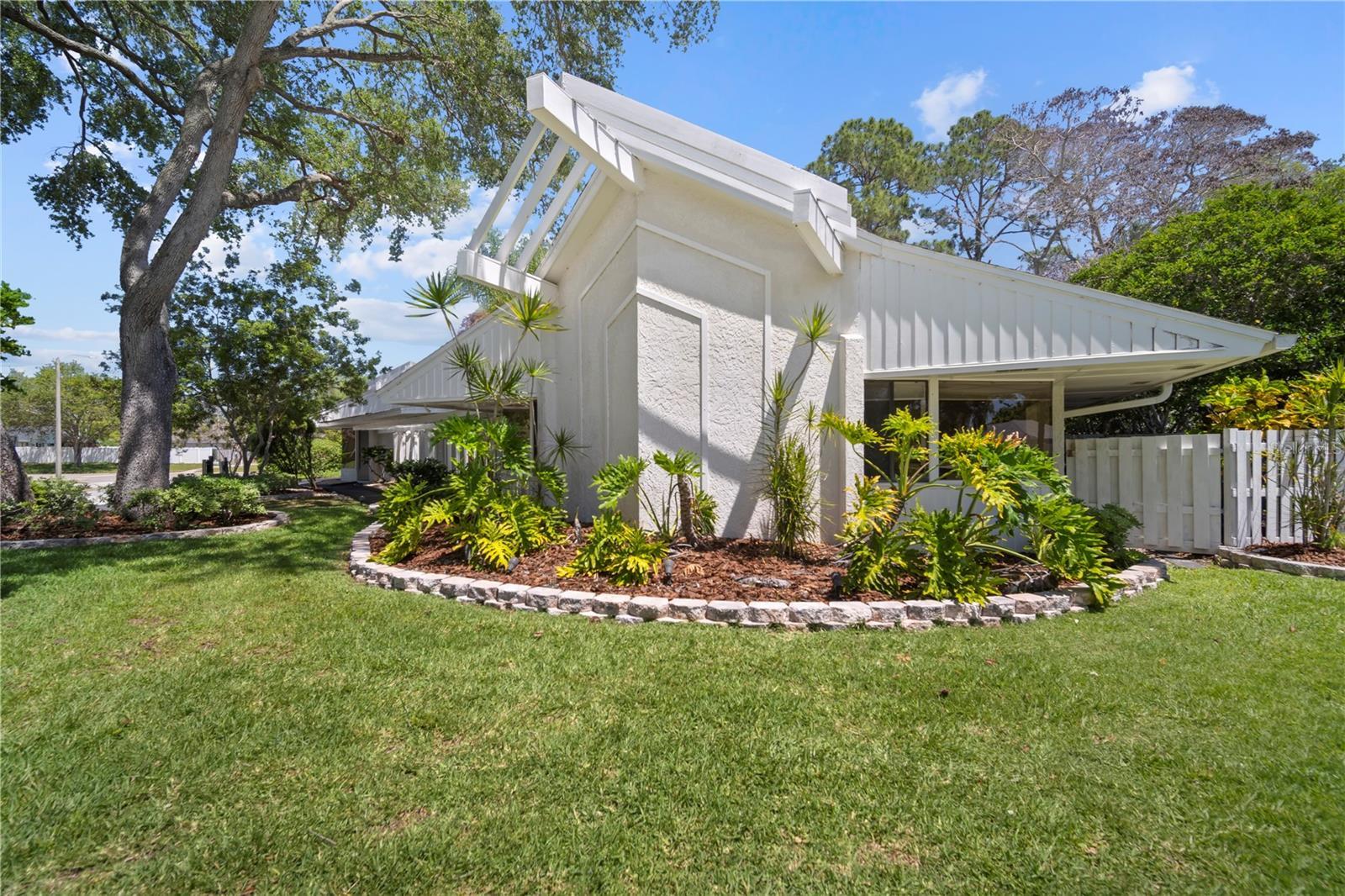 Photo one of 2980 Eastland Blvd Clearwater FL 33761 | MLS T3518573