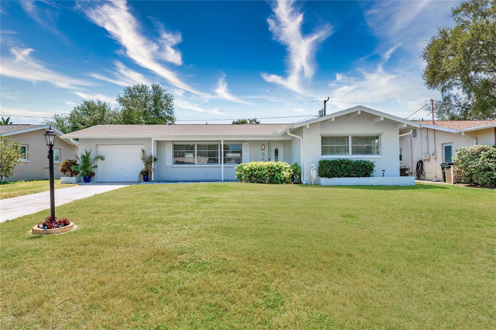 Photo one of 2161 Pine Ridge Dr Clearwater FL 33763 | MLS T3519012