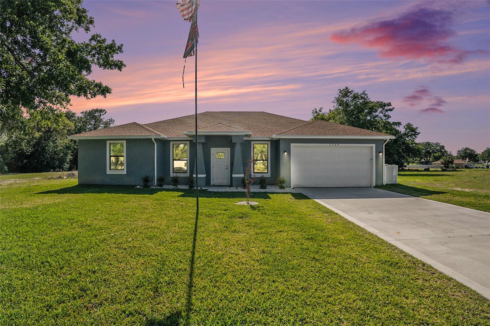 Photo one of 5369 Boxtree Ct Dade City FL 33523 | MLS T3519091