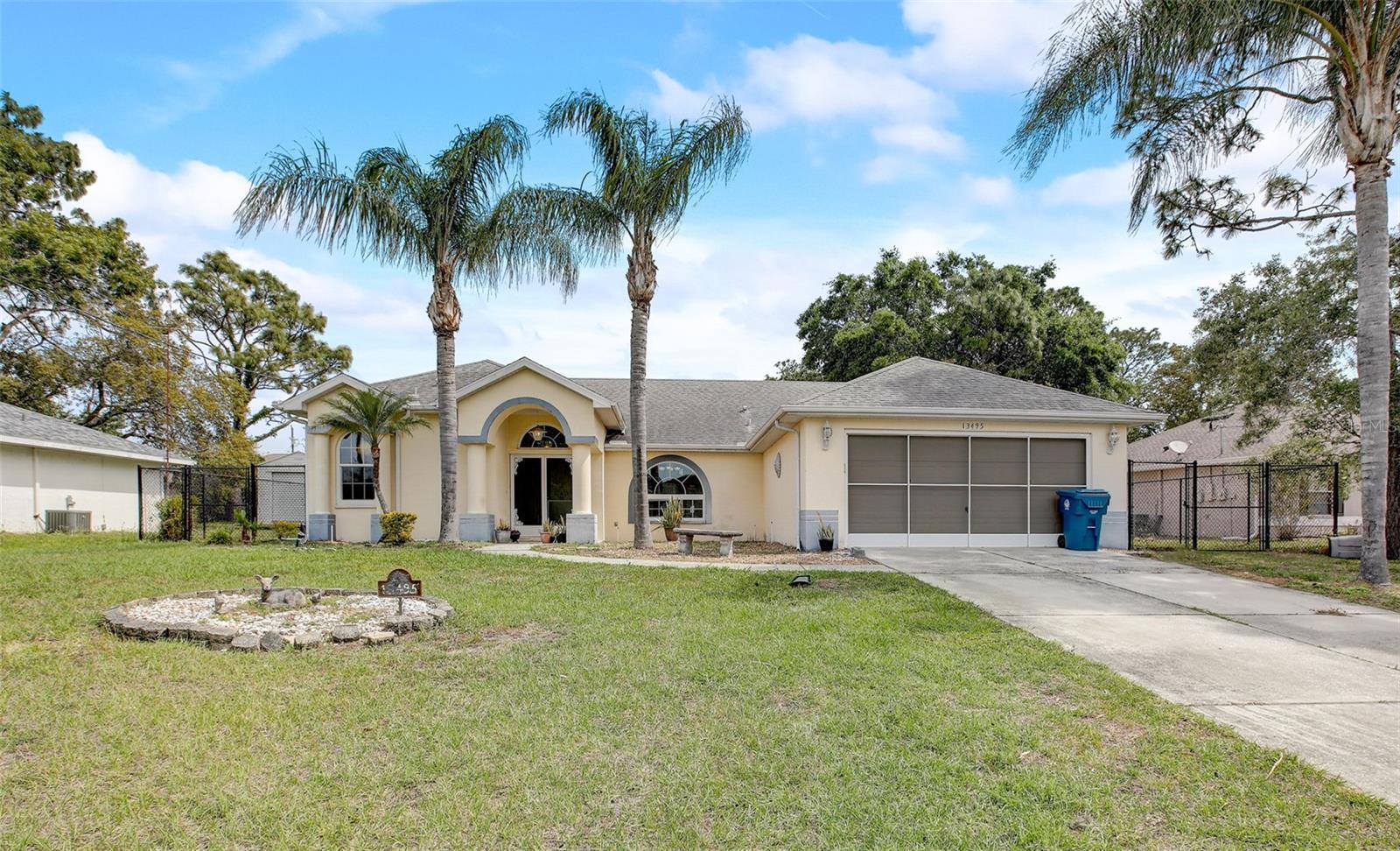 Photo one of 13495 Banner Rd Spring Hill FL 34609 | MLS T3519114