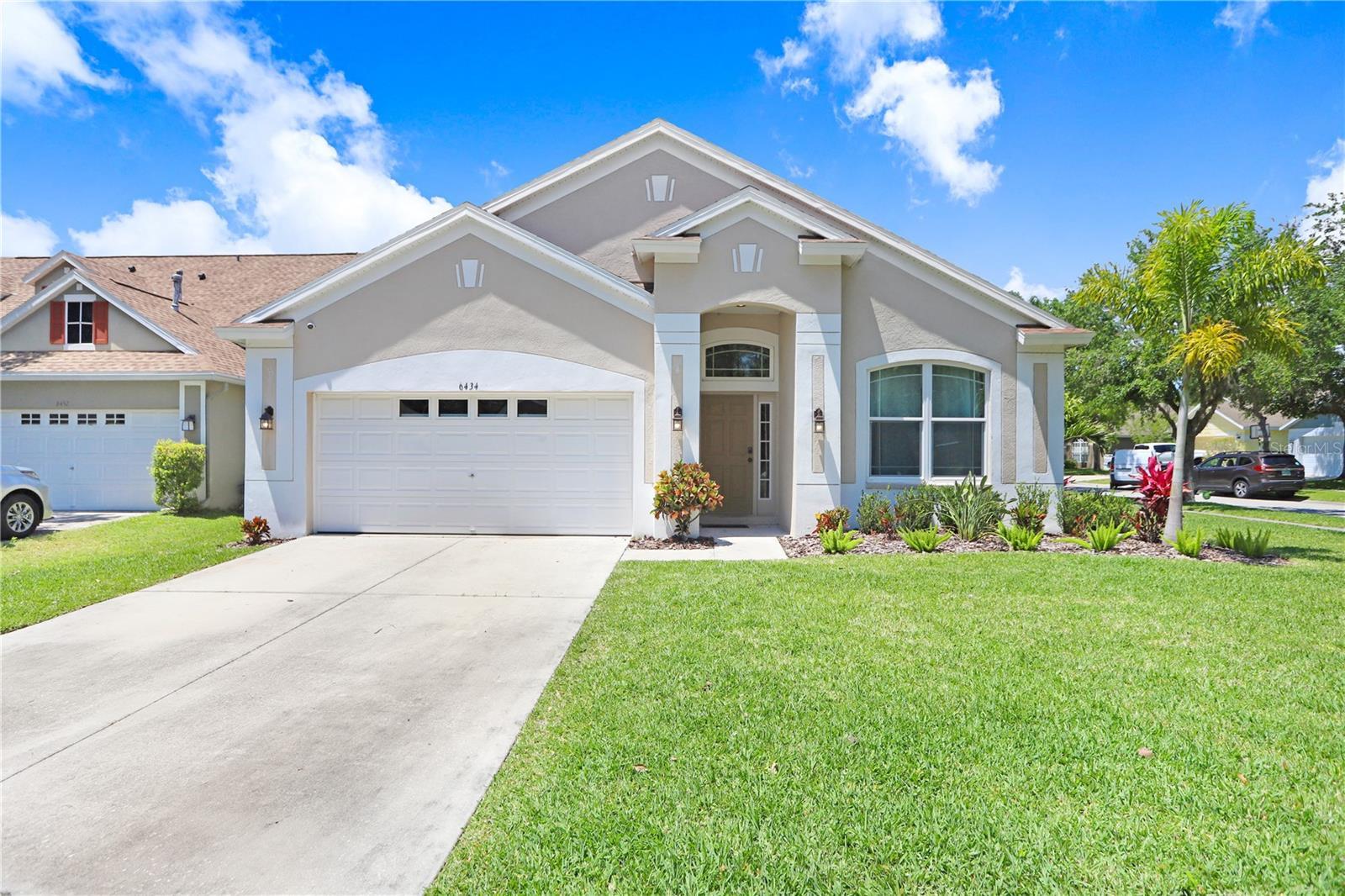 Photo one of 6434 Bridgecrest Dr Lithia FL 33547 | MLS T3519170