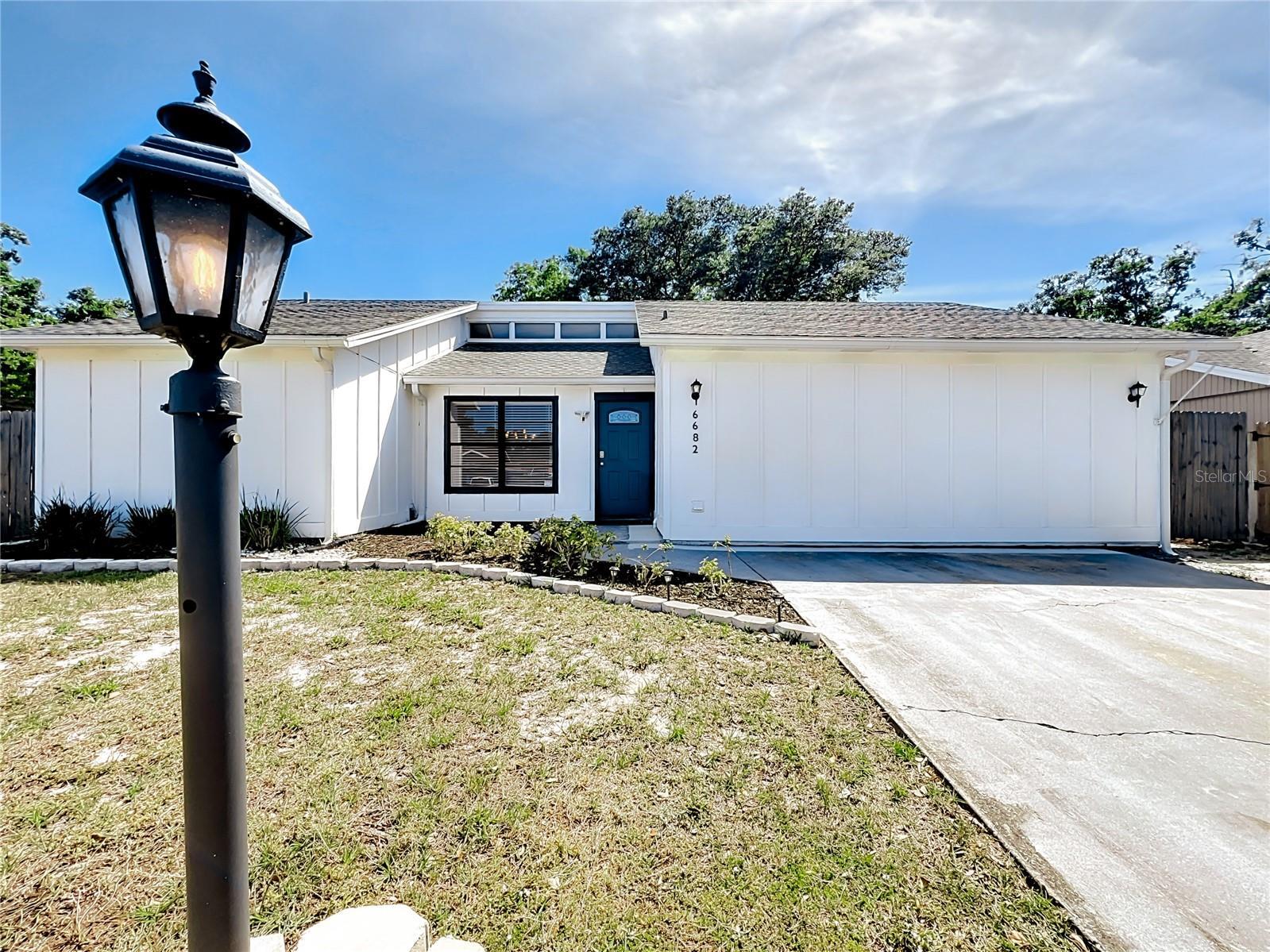 Photo one of 6682 Mauna Loa Blvd Sarasota FL 34241 | MLS T3519321