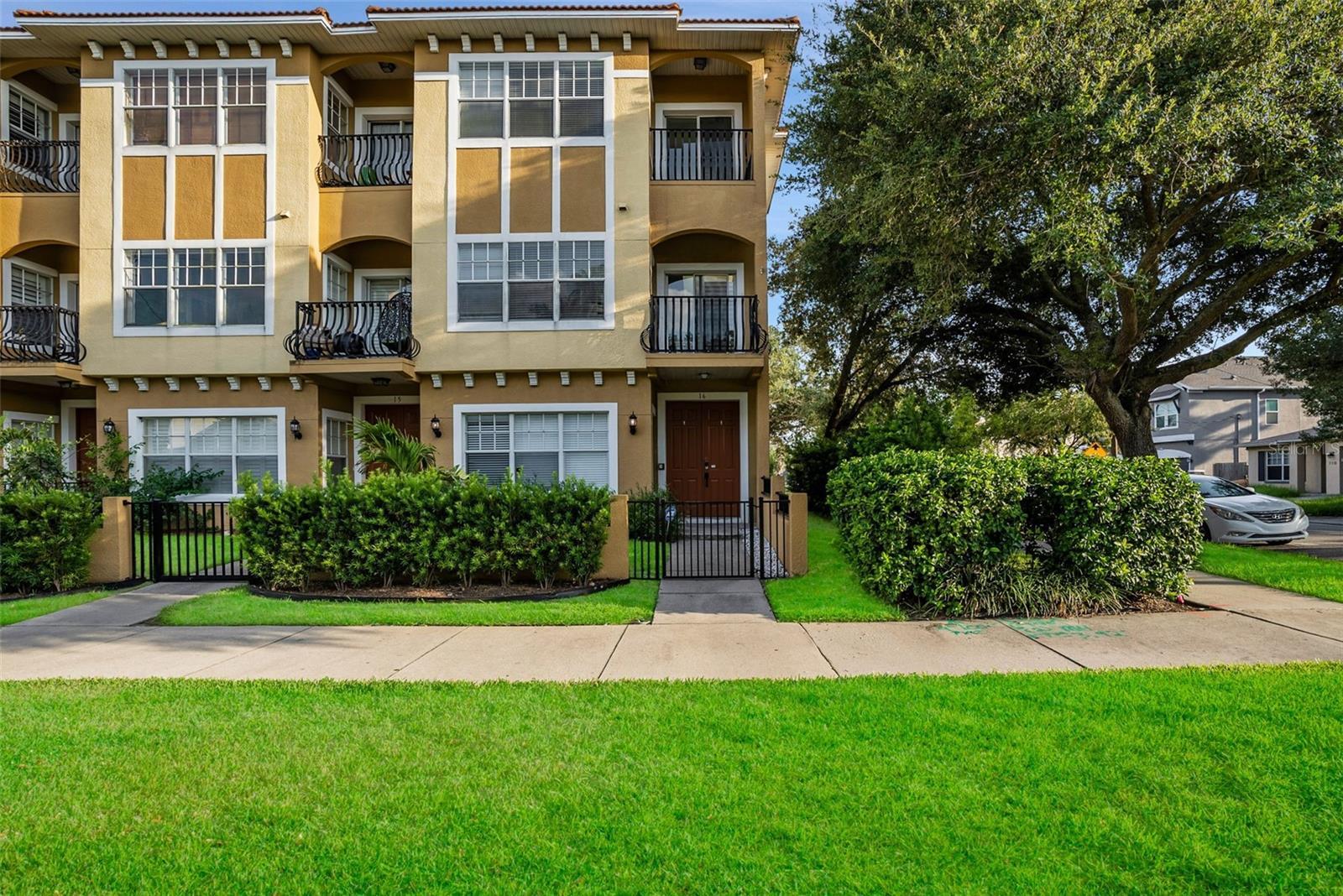 Photo one of 111 N Albany Ave # 16 Tampa FL 33606 | MLS T3519432