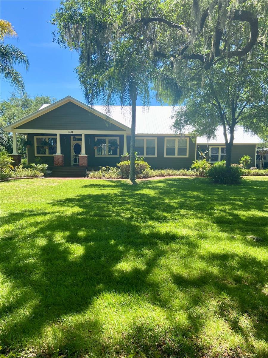 Photo one of 1601 Williams Rd Plant City FL 33565 | MLS T3519480
