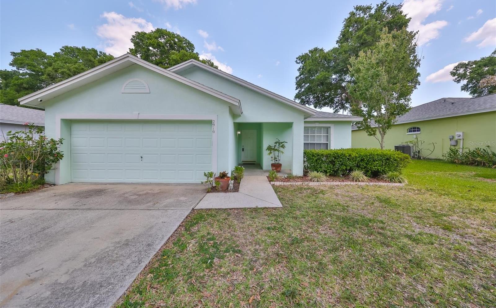 Photo one of 2910 Forest Reserve Pl Seffner FL 33584 | MLS T3519984