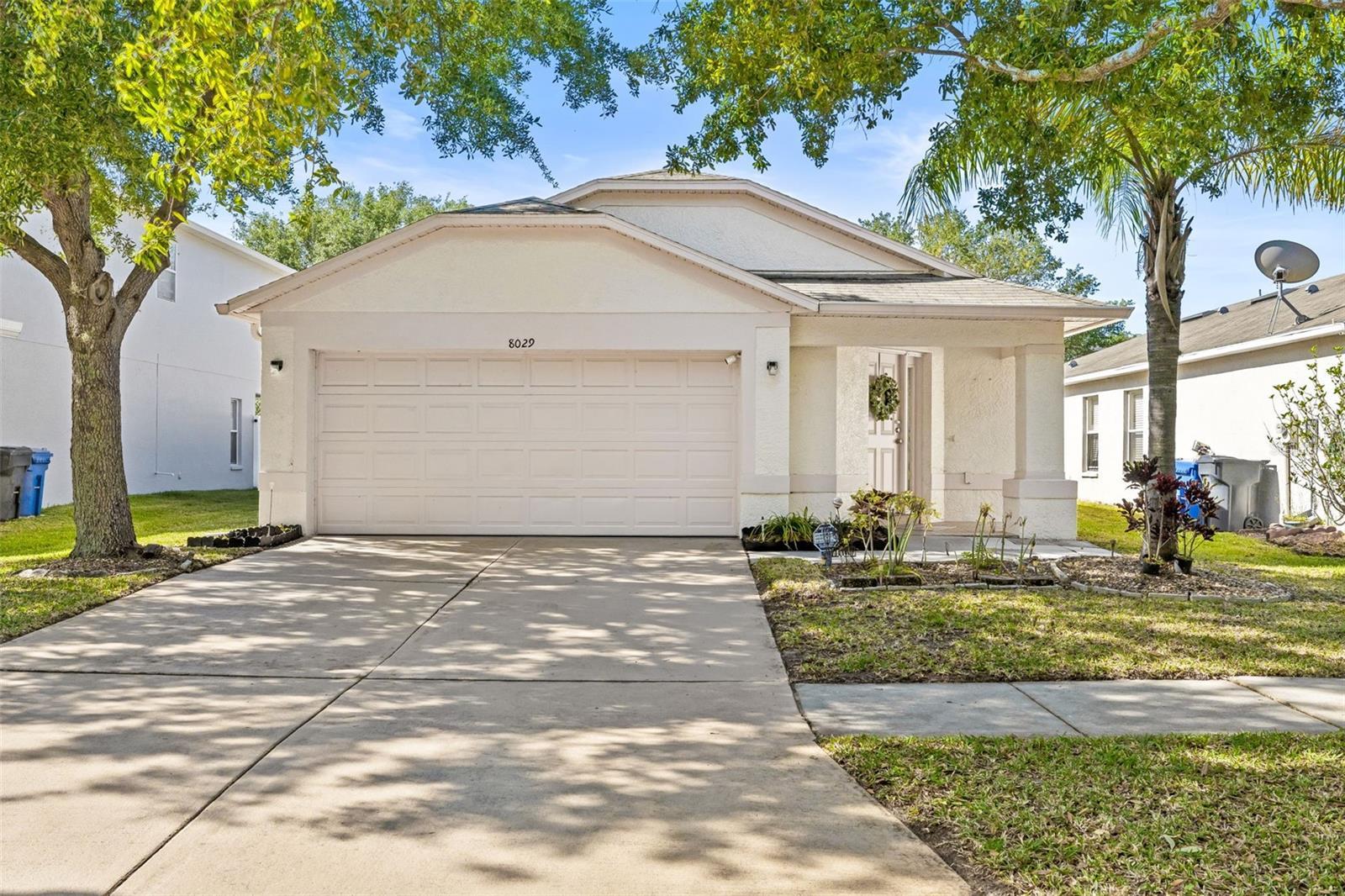 Photo one of 8029 Carriage Pointe Dr Gibsonton FL 33534 | MLS T3520025